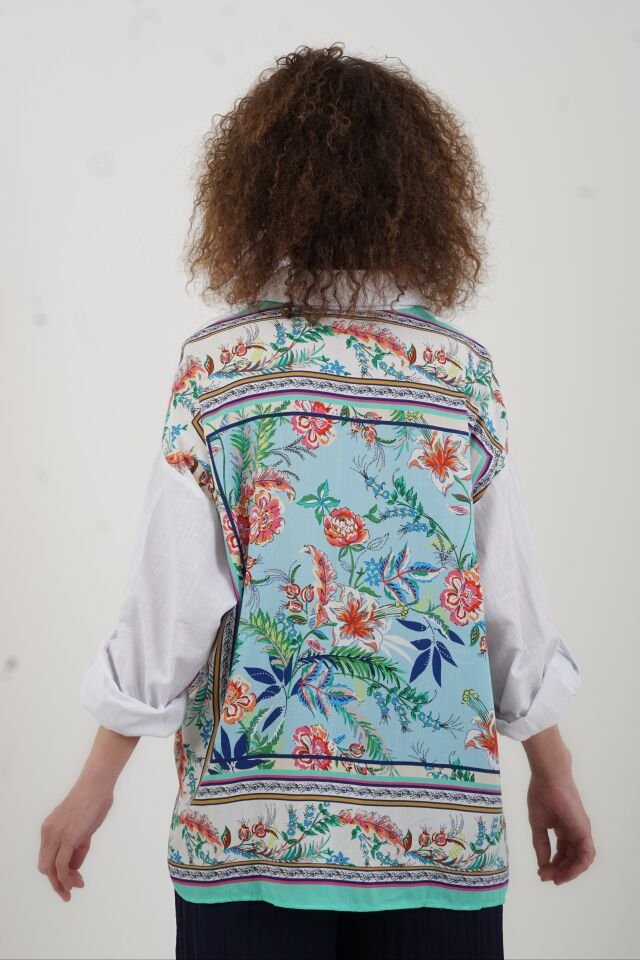 Mavi Arkası Floral Desenli Gömlek