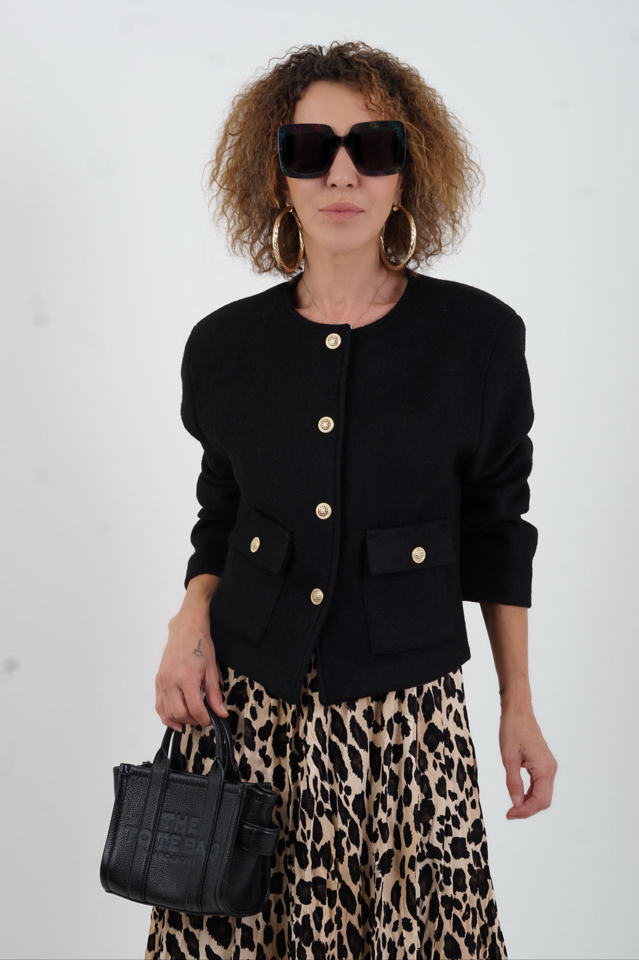 Siyah Gold Düğmeli Örme Keçe Ceket