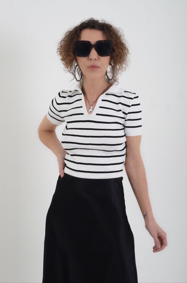 Beyaz Polo Yaka Çizgili Kısa Kol Crop Triko