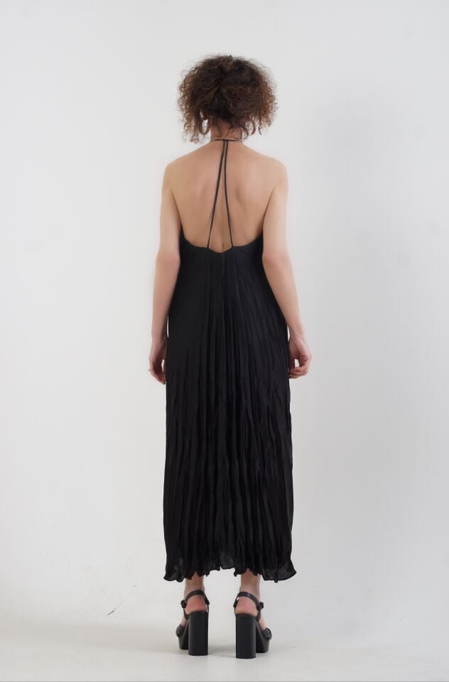 Aksesuar Detaylı Askılı Elbise